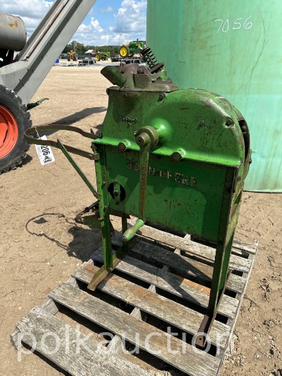 7206-JOHN DEERE CORN SHELLER 1B