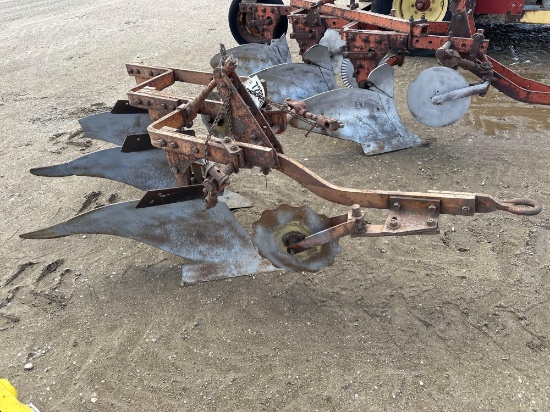 7282-ALLIS CHALMERS 3BTM PLOW