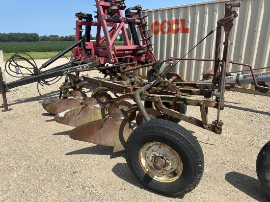 7528-IH 3BTM PULL-TYPE PLOW
