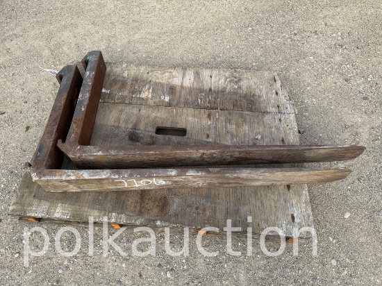 7706-SKID STEER FORK ATTACHMENT
