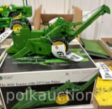 JOHN DEERE 4020 w/ PICKER PRECISION CLASSICS TOY