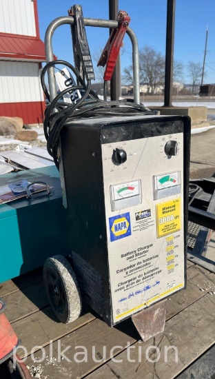835 - NAPA BATTERY CHARGER/TESTER