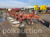 8434 - IH 720 5BTM TOGGLE TRIP PLOW