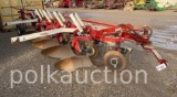 8439 - IH 720 SPRING RESET 5 BTM PLOW