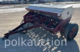 996 - IH 10 GRAIN DRILL W/SEEDER - 7.5