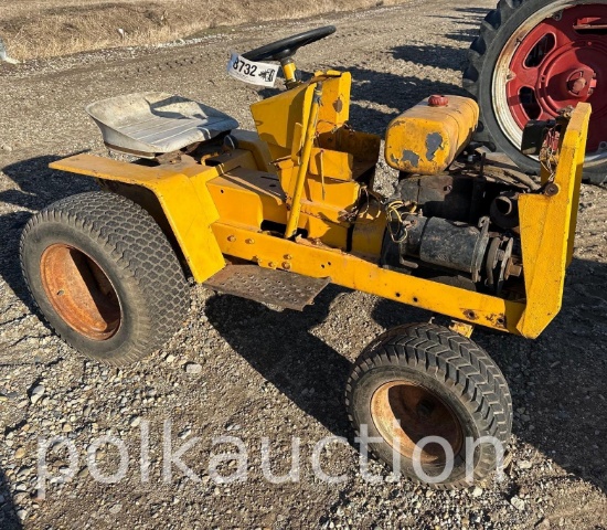 8732 - CUB CADET 102 L&G (NO TAG)