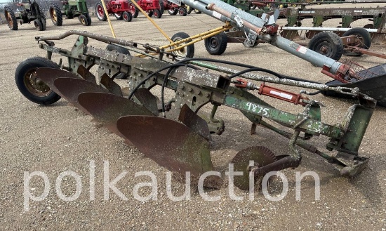 9875 - JOHN DEERE 4 BTM PLOW