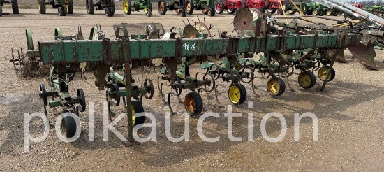 9876 - 6 ROW CULTIVATOR