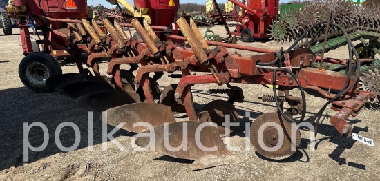 10018 - IH 720 5 BTM 16" AUTO-RESET PLOW