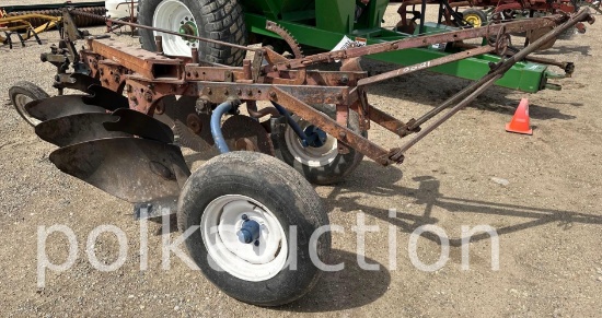 10021 - McCORMICK #60 3 BTM PULL TYPE PLOW - 14"