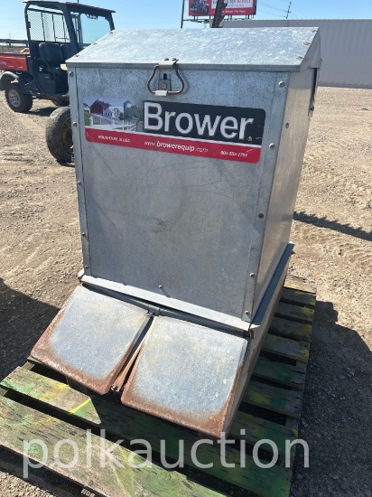 8880 - HOG FEEDER
