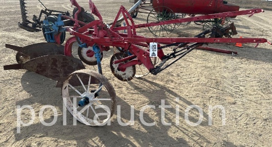 9253 - IH LITTLE GENIUS 16" 2 BTM PLOW