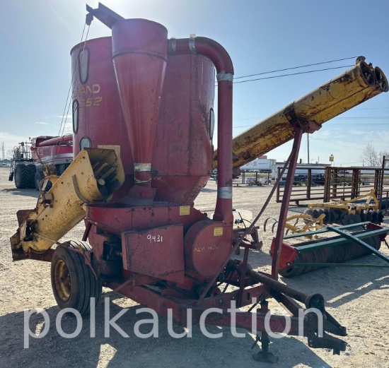 9431 - NEW HOLLAND 352 GRINDER/MIXER