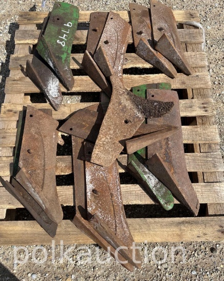 9748 - JOHN DEERE PLOW POINTS