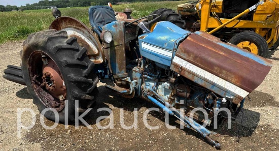 10802 - FORD 3000 PARTS TRACTOR (TAG UNREADABLE)