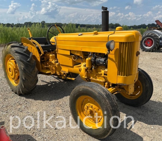 988 - JOHN DEERE 420 U (SN# 82037)