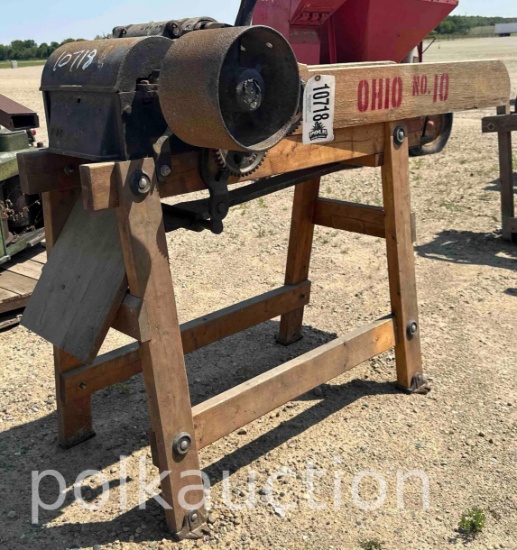 10718 - OHIO No 10 ANTIQUE CHAFF CUTTER