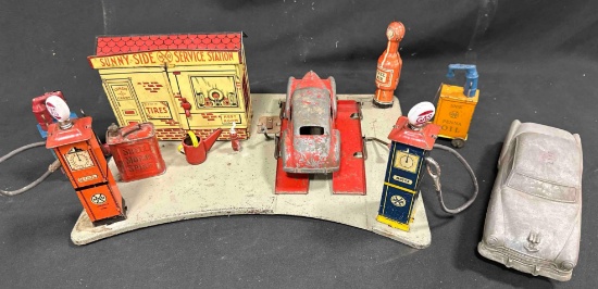 VINTAGE SUNNYSIDE SERVICE STATION TOY