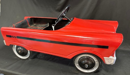RED PEDAL SPORTS CAR