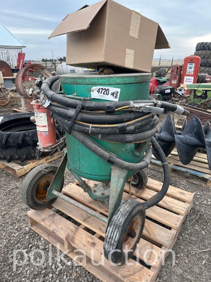 CLEMCO PORTABLE SAND BLASTER (WF)