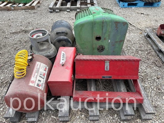 PALLET WITH JD 720 NOSE, STEPS, TOOLBOXES, ETC (WF)