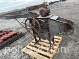 JOHN DEERE 2 HOLE METAL CORN SHELLER (WF)