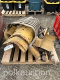 PALLET OF MISC. MASSEY HARRIS PARTS (CF)