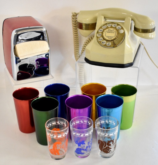 ASSORTED 1950s VINTAGE ITEMS