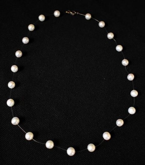 FLOATING PEARL NECKLACE