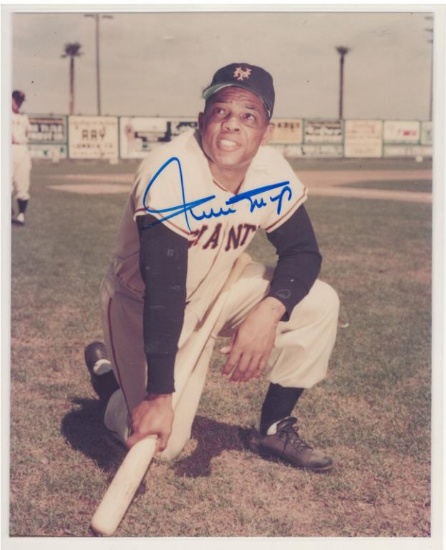 AUTOGRAPHED PHOTO OF GIANTS WILLIE MAYS