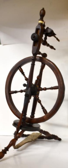 ANTIQUE SPINNING WHEEL