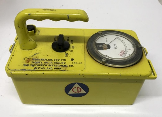 CIVIL DEFENSE VICTOREEN  V-715 GEIGER COUNTER