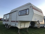 247. Idle Time 26’ Fifth Wheel Travel Trailer Convertible Dinette & Sofa, 4-Burner Gas Stove Ref-Fre