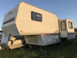 314. 1991 Terry Taurus 28’ Fifth Wheel Travel Trailer Folding Dinette w/ Chairs Convertible Sofa 8’