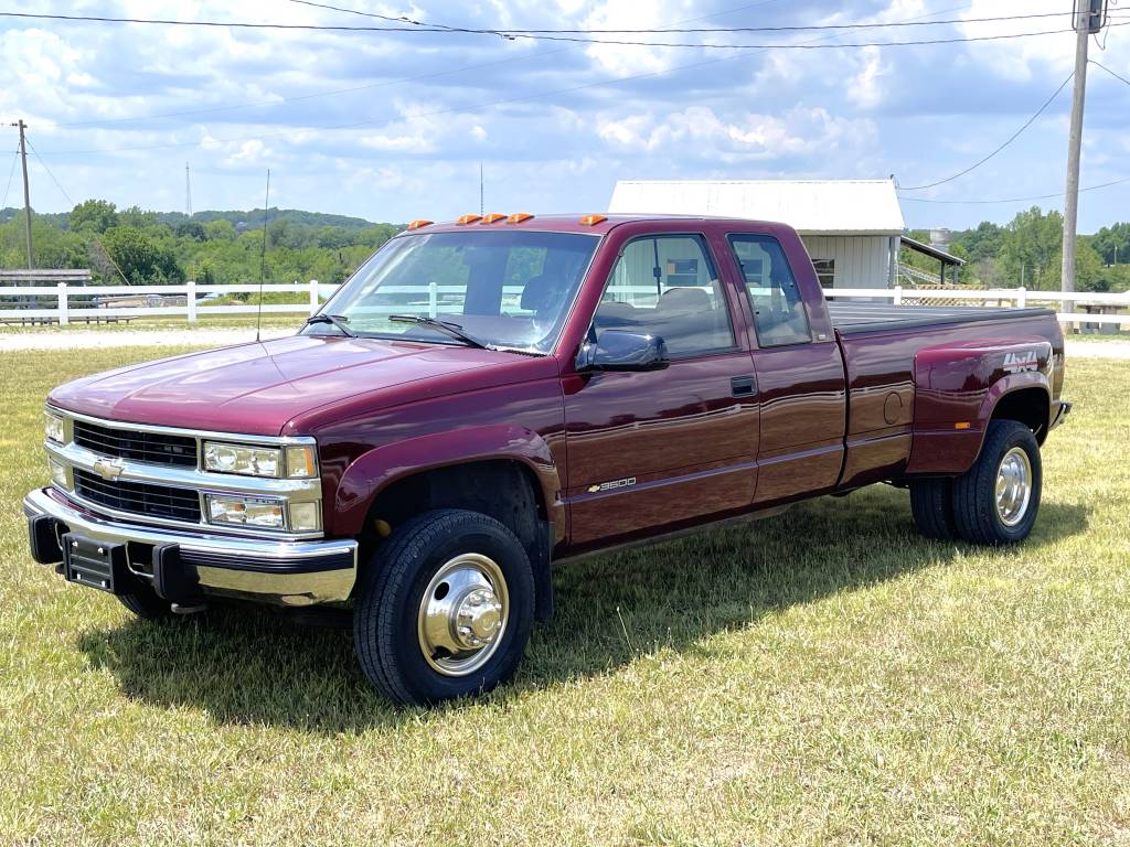 Lot 26. 1995 Chevrolet 3500 Dually 4x4 | Proxibid, image size:1024x768