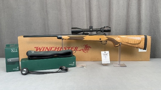 7. Winchester Mod. 70 Super Grade Maple