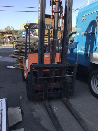 TOYOTA sit down counter balanced LPG Fork lift ***NO ENGINE!!!!****