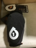 (20) six six one black elbow pads size L