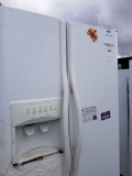 (1) Frigidaire. Refrigerator/Freezer. White.