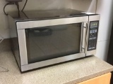 Magic Chef 1,100 giga Watt Stainless Steel Countertop Microwave Oven