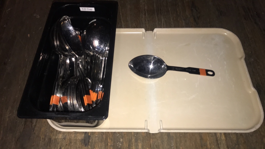 Serving spoon