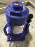 Westward 30 Ton Hydraulic Bottle Jack