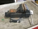 Medium Sized Bench Vise with Built in Anvil