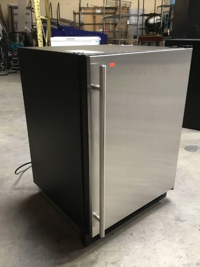 ULINE 4.2 Cu. Ft. Compact Refrigerator with 1.5 Cu. Ft. Freezer