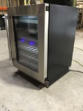 Thermador 24in Undercounter Wine Reserve with 41-Bottle Capacity ***GETS COLD***