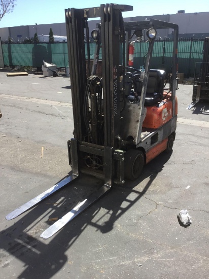 TOYOTA LPG 3000lbs. Capacity Sit Down Counterbalanced Forklift with Side Shift