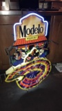 Neon signs “Modelo especial”