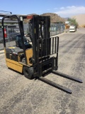 CATERPILLAR 3000LBS Capacity 36V Electric Fork Lift With Side Shift and Charger