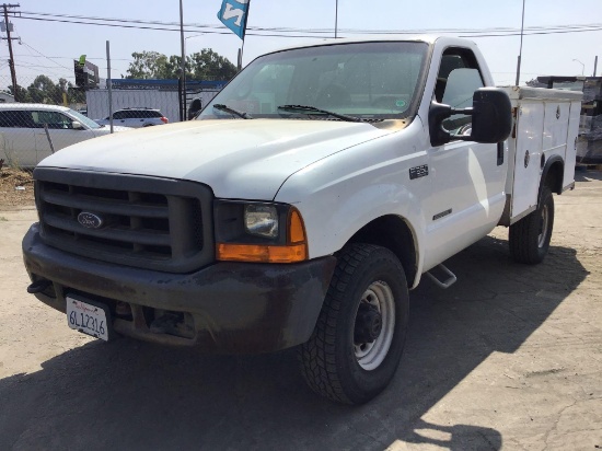 2001 Ford F-350 V8 4X4 Diesel w/Royal Service Body