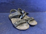 Khombu Womens Size 7 Sandals in Grey/Black